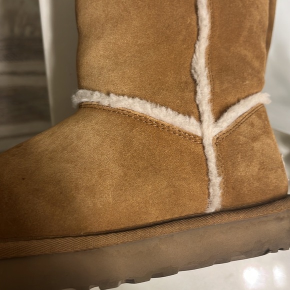 Uggs love these fur details - Picture 4 of 4